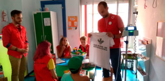 Día de la camiseta de Caja Rural de Extremadura con Cruz Roja