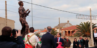 Los Danzantes de Peloche cuentan con una estatua que reconoce este baile tricentenario en honor de San Antón Abad