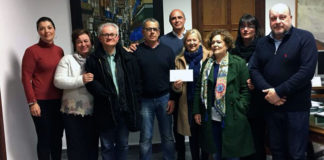 La Cofradía de la Esperancita de Zafra entrega los 1.800 euros recaudados en el IV Roscón solidario