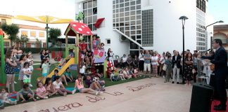 Higuera de la Serena remodela un parque infantil que ahora incluye zona de columpios y juegos