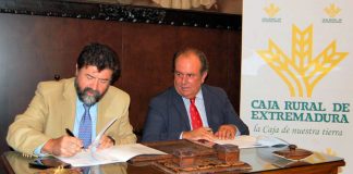 Caja Rural de Extremadura y la Confederación Regional Empresarial Extremeña firman un convenio de colaboración