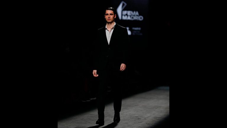 Manuel Romo, Mister España 2020, desfila en la MBFW Mercedes Benz Fashion Week