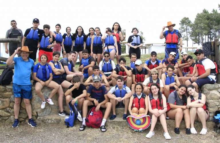 El embalse Gabriel y Galán acoge a estudiantes de Talavera de la Reina en su iniciación en los deportes náuticos