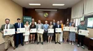 Caja Rural de Extremadura beca a los 10 mejores expedientes de la Facultad de Ciencias Económicas y Empresariales de la Universidad de Extremadura