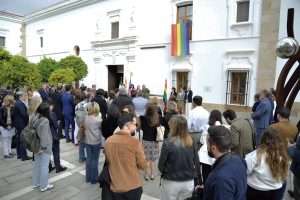 La Asamblea conmemora el Día Internacional contra la Homofobia, la Transfobia y la Bifobia